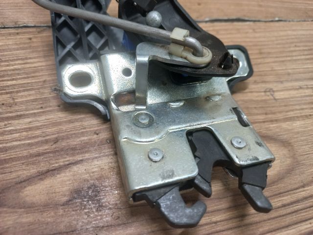 bontott AUDI A4 B6 Csomagtérajtó Zárszerkezet