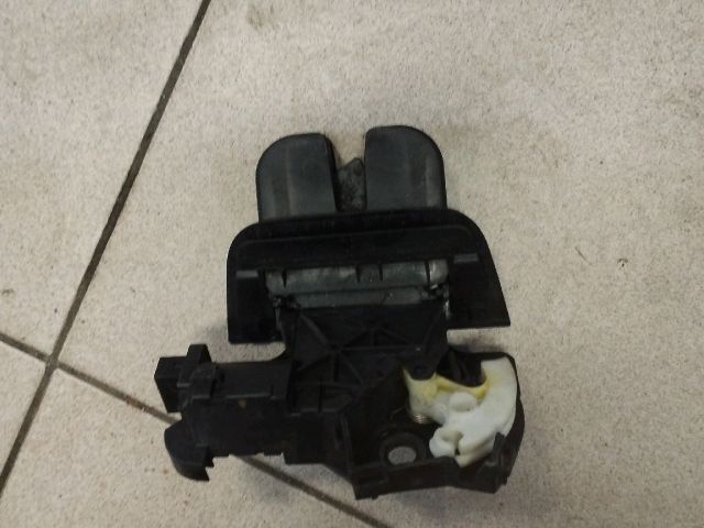 bontott AUDI A4 B6 Csomagtérajtó Zárszerkezet