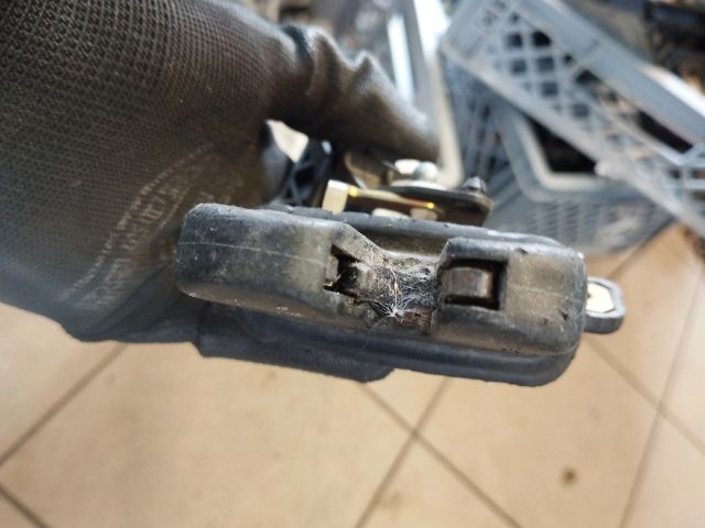 bontott AUDI A4 B6 Csomagtérajtó Zárszerkezet