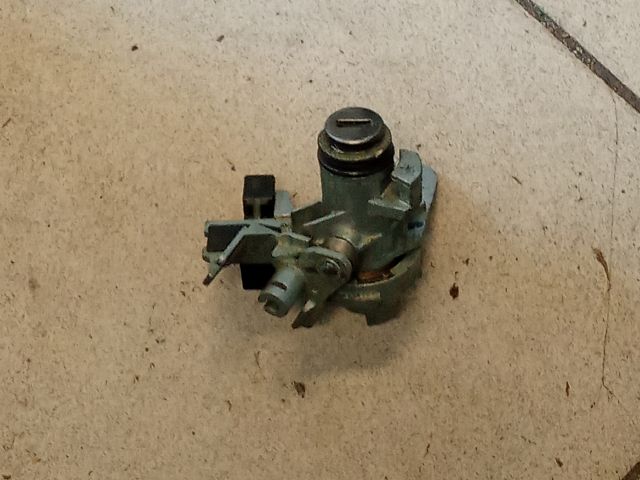 bontott AUDI A4 B6 Csomagtérajtó Zárszerkezet