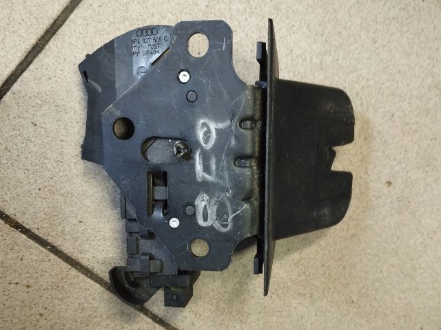 bontott AUDI A4 B6 Csomagtérajtó Zárszerkezet