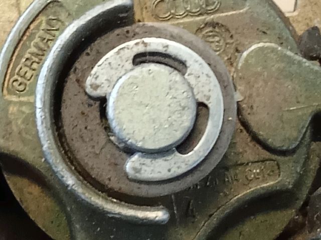 bontott AUDI A4 B6 Csomagtérajtó Zárszerkezet