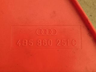 bontott AUDI A4 B6 Elakadásjelző Háromszög