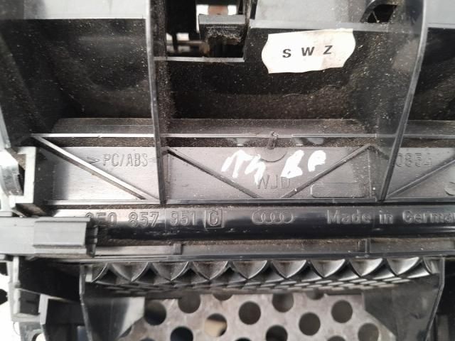 bontott AUDI A4 B6 Első Hamutartó