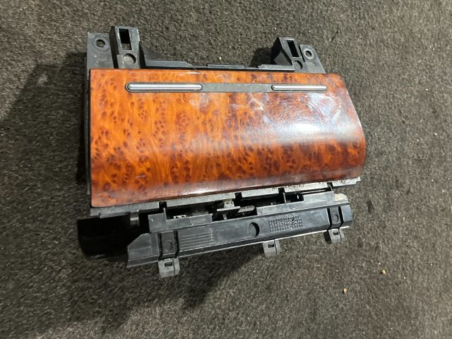 bontott AUDI A4 B6 Első Hamutartó