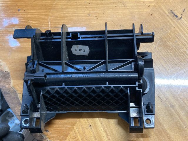 bontott AUDI A4 B6 Első Hamutartó