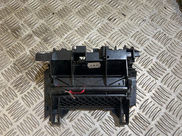 bontott AUDI A4 B6 Első Hamutartó