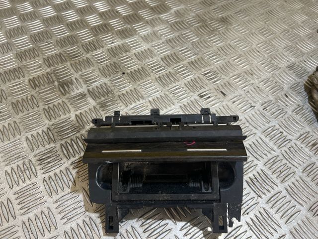 bontott AUDI A4 B6 Első Hamutartó