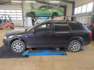 bontott AUDI A4 B6 Első Lökhárító Merevítő (Fém)