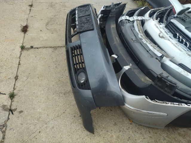 bontott AUDI A4 B6 Első Lökhárító (Részeivel)