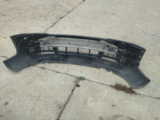 bontott AUDI A4 B6 Első Lökhárító (Részeivel)