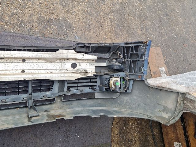 bontott AUDI A4 B6 Első Lökhárító (Részeivel)