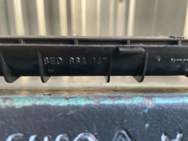 bontott AUDI A4 B6 Első Tároló Rekesz Fedél