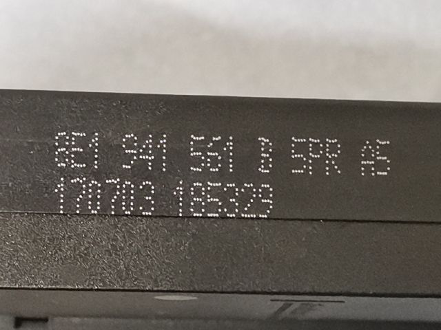 bontott AUDI A4 B6 Első Tároló Rekesz