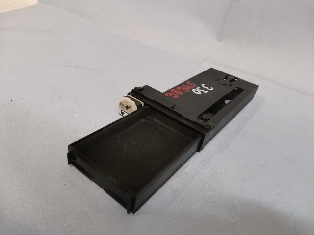 bontott AUDI A4 B6 Első Tároló Rekesz