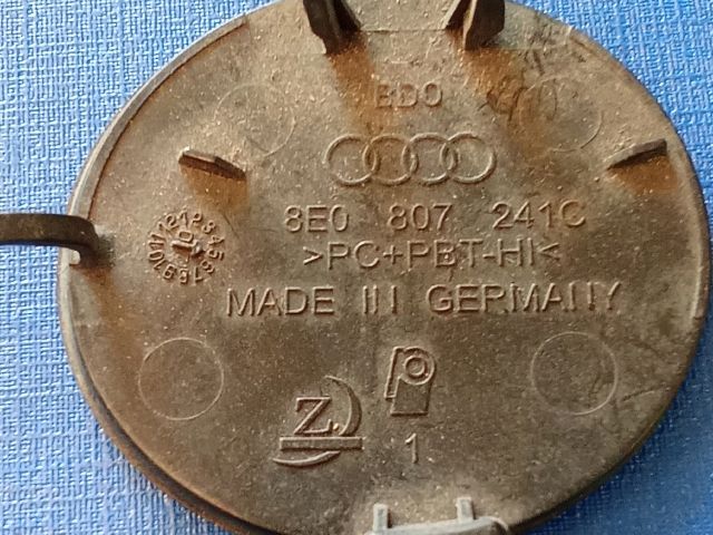 bontott AUDI A4 B6 Első Vonószem Burkolat