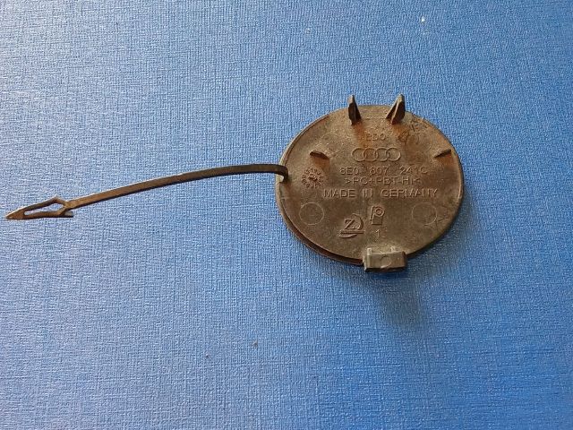 bontott AUDI A4 B6 Első Vonószem Burkolat