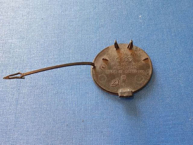 bontott AUDI A4 B6 Első Vonószem Burkolat