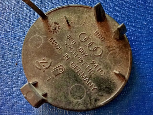 bontott AUDI A4 B6 Első Vonószem Burkolat