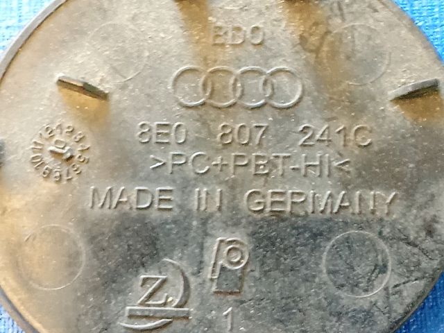 bontott AUDI A4 B6 Első Vonószem Burkolat