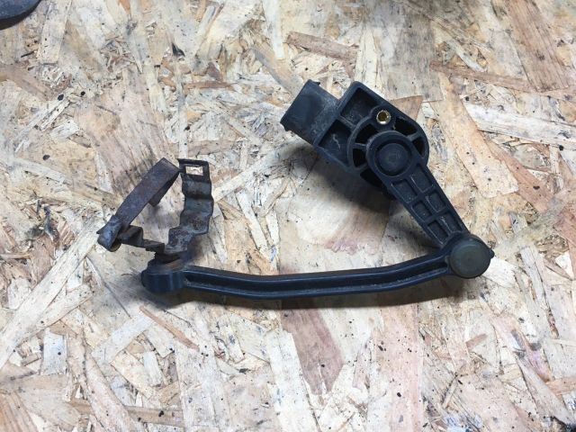 bontott AUDI A4 B6 Első Xenon Szintszabályzó Jeladó