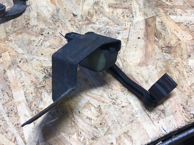 bontott AUDI A4 B6 Első Xenon Szintszabályzó Jeladó