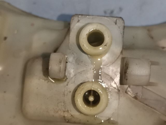 bontott AUDI A4 B6 Fékfolyadék Tartály