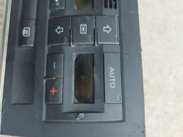 bontott AUDI A4 B6 Fűtéskapcsoló (digit klímás)