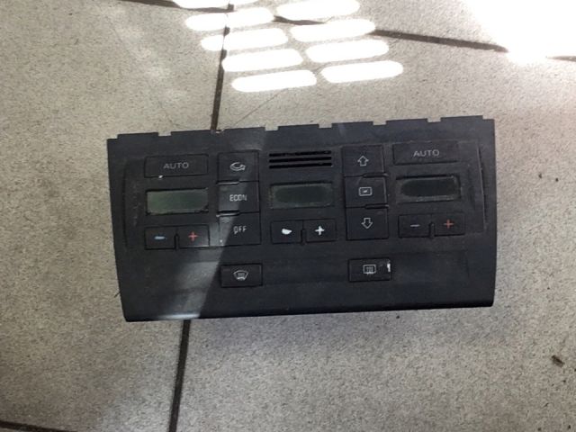 bontott AUDI A4 B6 Fűtéskapcsoló (digit klímás)