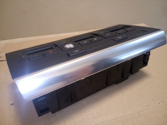 bontott AUDI A4 B6 Fűtéskapcsoló (digit klímás)