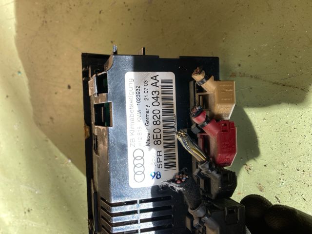 bontott AUDI A4 B6 Fűtéskapcsoló (digit klímás)