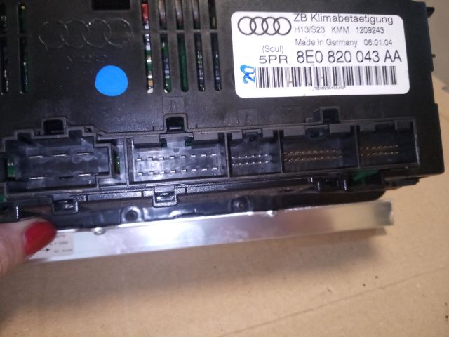 bontott AUDI A4 B6 Fűtéskapcsoló (digit klímás)