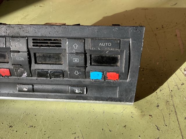 bontott AUDI A4 B6 Fűtéskapcsoló (digit klímás)