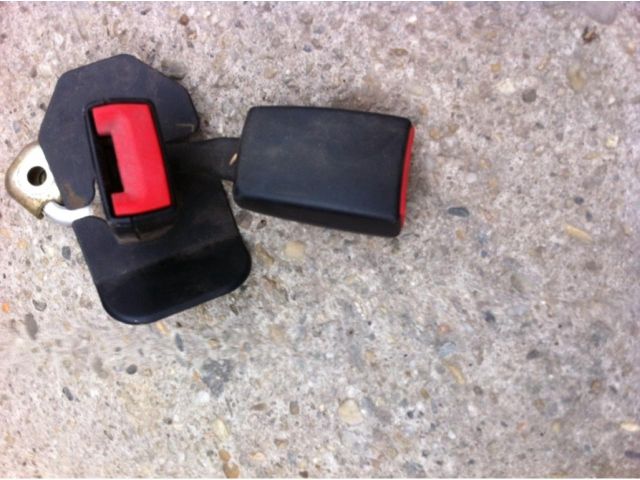 bontott AUDI A4 B6 Hátsó középső Biztonsági Öv Csat