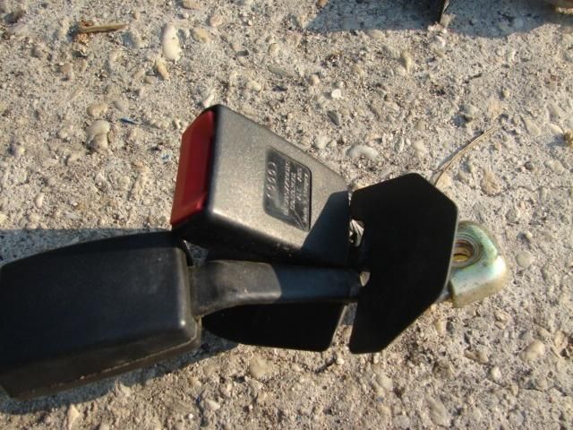 bontott AUDI A4 B6 Hátsó középső Biztonsági Öv Csat