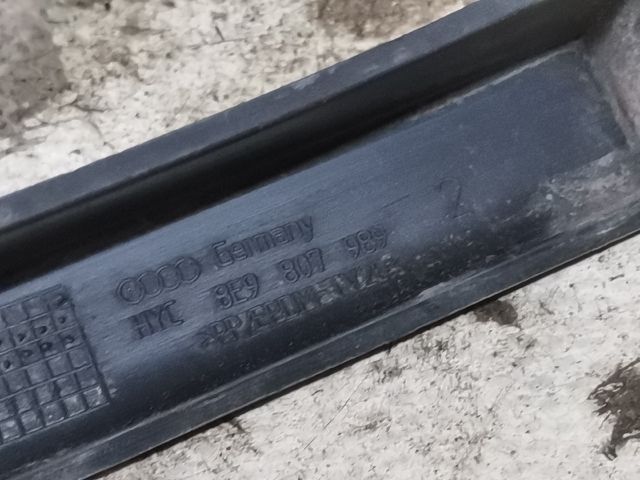 bontott AUDI A4 B6 Hátsó középső Lökhárító Tartó (Műanyag)