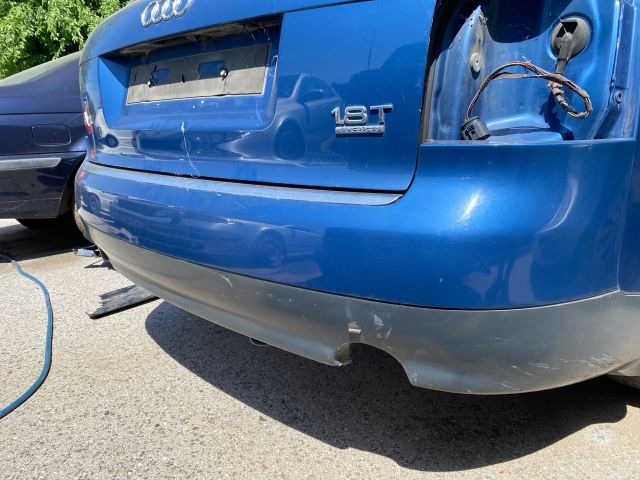 bontott AUDI A4 B6 Hátsó Lökhárító (Részeivel)
