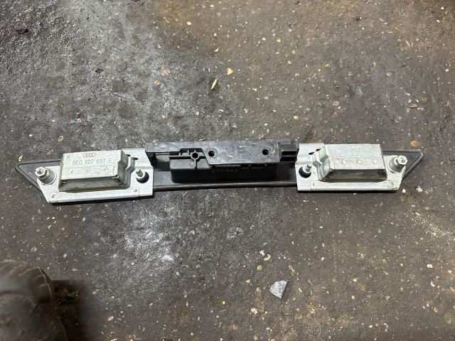 bontott AUDI A4 B6 Hátsó Rendszámtábla Világítás