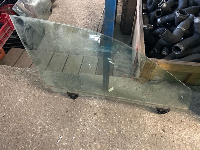 bontott AUDI A4 B6 Jobb első Ablak