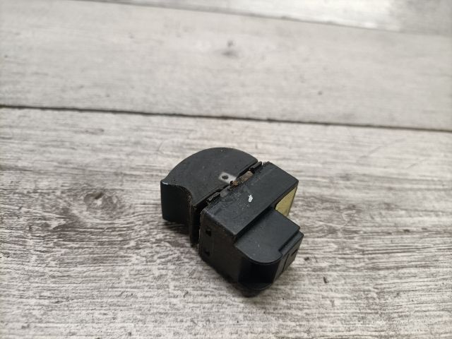 bontott AUDI A4 B6 Jobb első Ablakemelő Kapcsoló