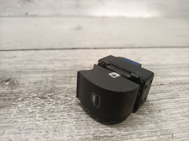 bontott AUDI A4 B6 Jobb első Ablakemelő Kapcsoló