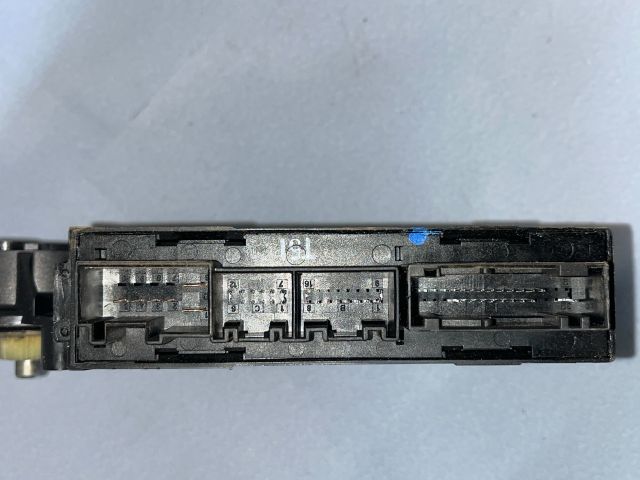 bontott AUDI A4 B6 Jobb első Ablakemelő Motor