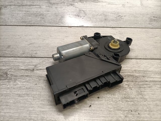 bontott AUDI A4 B6 Jobb első Ablakemelő Motor