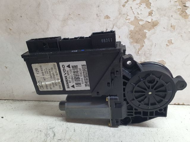 bontott AUDI A4 B6 Jobb első Ablakemelő Motor