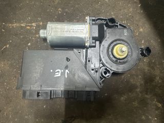 bontott AUDI A4 B6 Jobb első Ablakemelő Motor