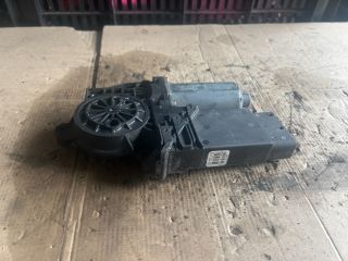 bontott AUDI A4 B6 Jobb első Ablakemelő Motor