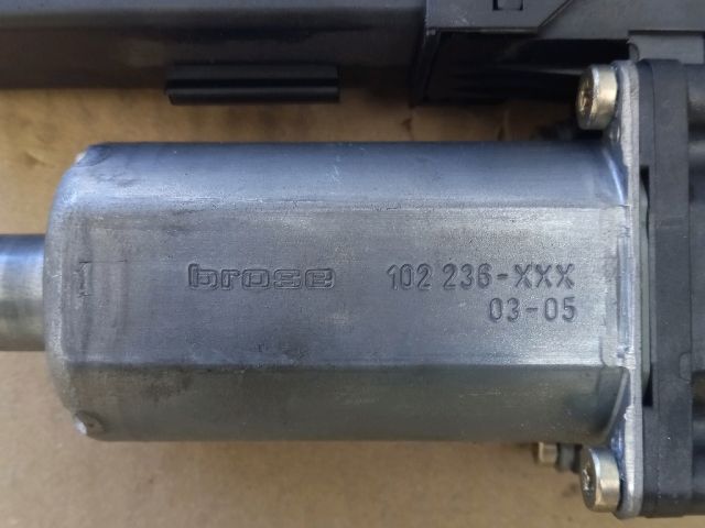 bontott AUDI A4 B6 Jobb első Ablakemelő Motor