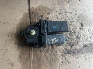 bontott AUDI A4 B6 Jobb első Ablakemelő Motor