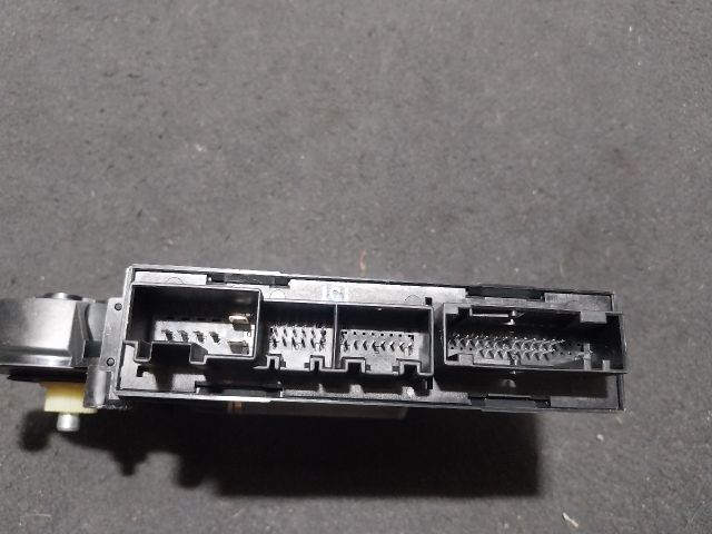 bontott AUDI A4 B6 Jobb első Ablakemelő Motor