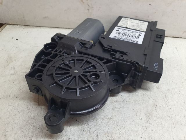 bontott AUDI A4 B6 Jobb első Ablakemelő Motor